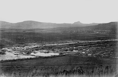 Rorkes Drift con Isandlwana in lontananza, 1879 da English Photographer